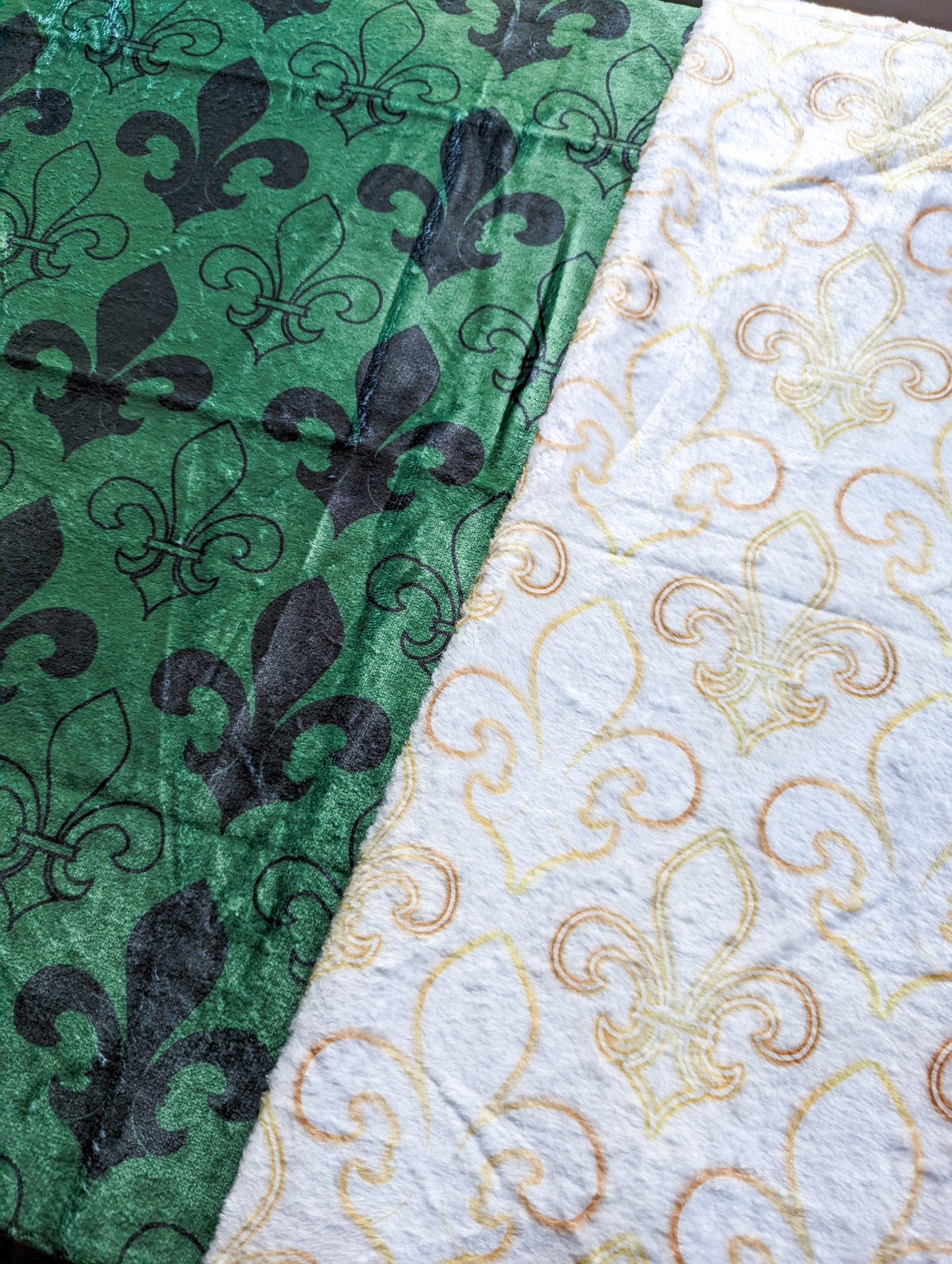 Green and White Fleur de Lis Altar Cloth and Vestment Blanket