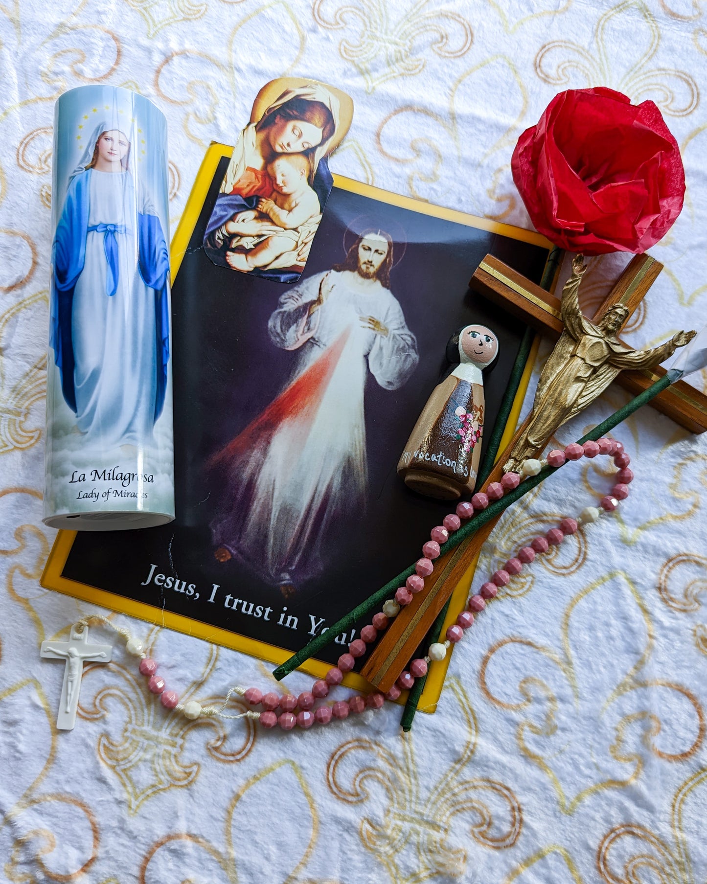 Red and White Fleur De Lis Altar Cloth + Vestment Blanket